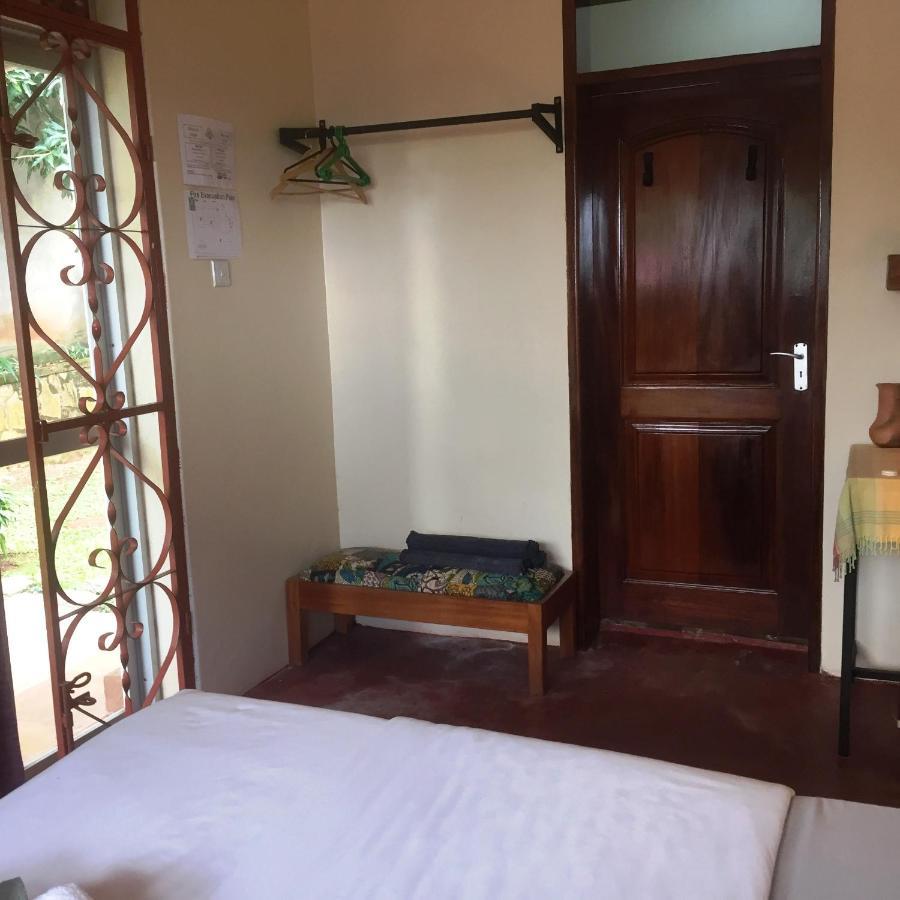 Carpe Diem Guesthouse Entebbe Eksteriør bilde