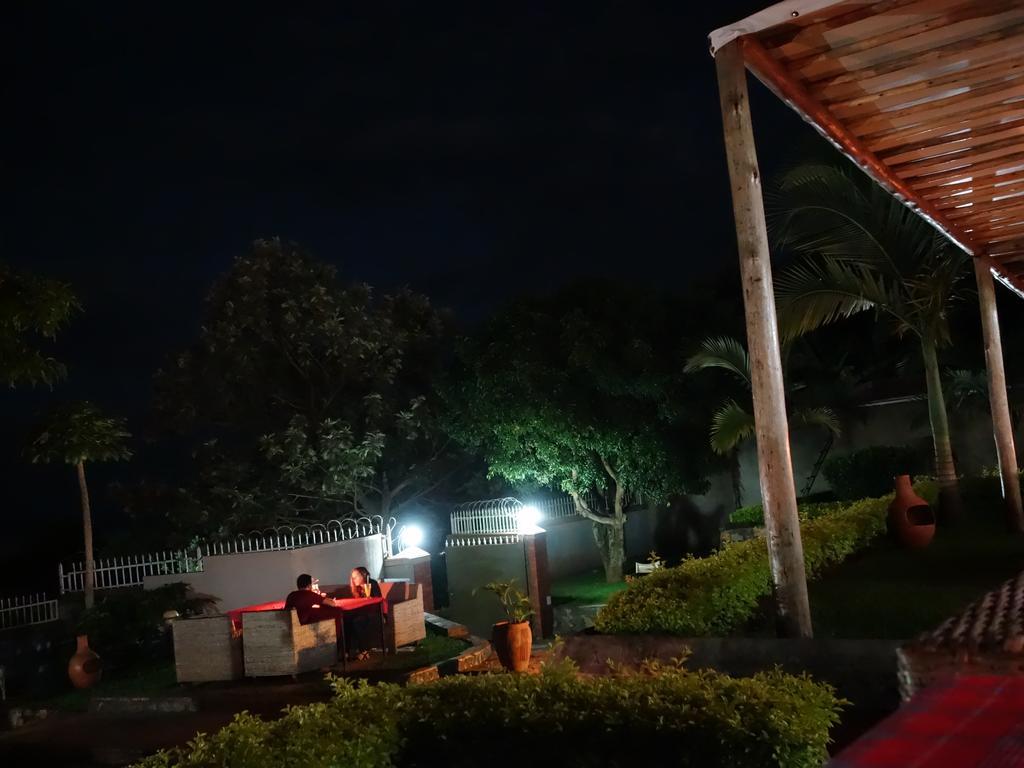 Carpe Diem Guesthouse Entebbe Eksteriør bilde